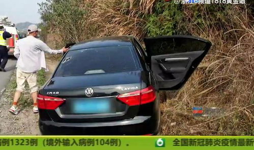 小伙租車去浙江杭州,開到半路沒油了,急敗壞的他竟怒砸轎車泄憤