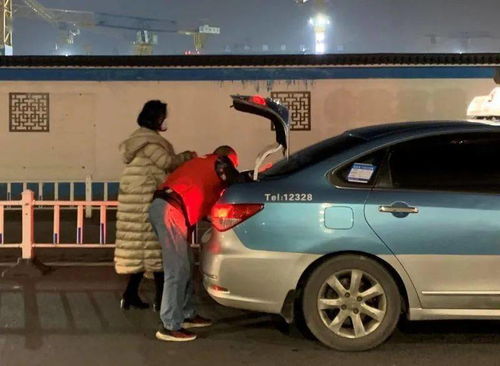 平安機(jī)場(chǎng)，的士先行——杭州出租車司機(jī)志愿者點(diǎn)亮蕭山機(jī)場(chǎng)