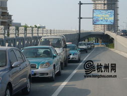 杭州百余輛出租車遭砸 背后真相浮出水面